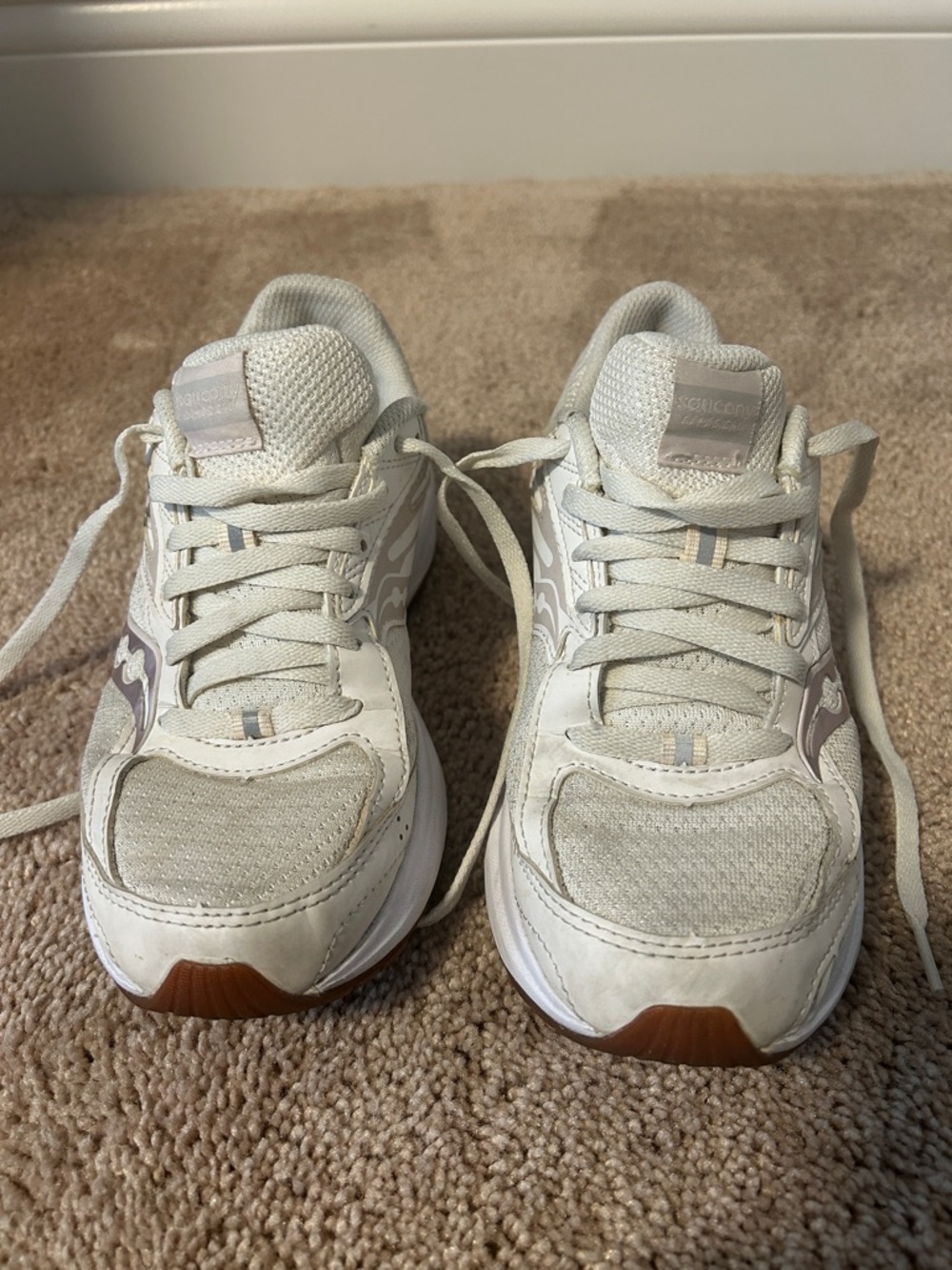 Saucony Women's Athletic Shoes in White - cohesion 17 model size 6